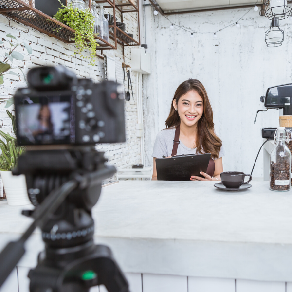 Blog-Main-5-ways-restaurants-can-use-social-media-to-connect-with-customers-after-coronavirus