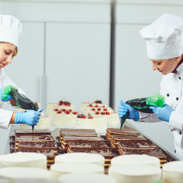 Blog-Main-8-types-of-cake-frostings