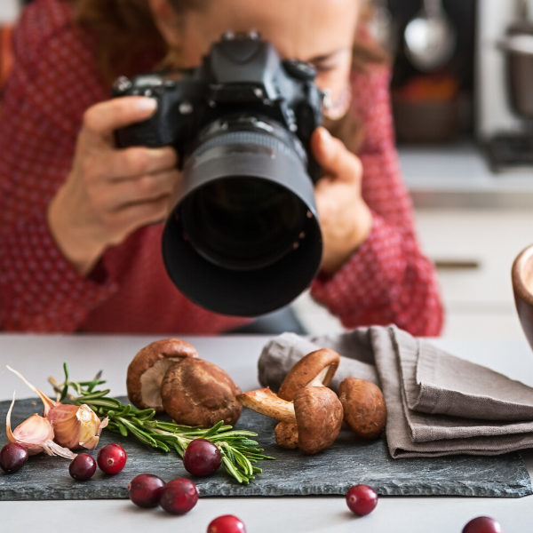 Blog-Main-must-have-photography-props-for-food-bloggers