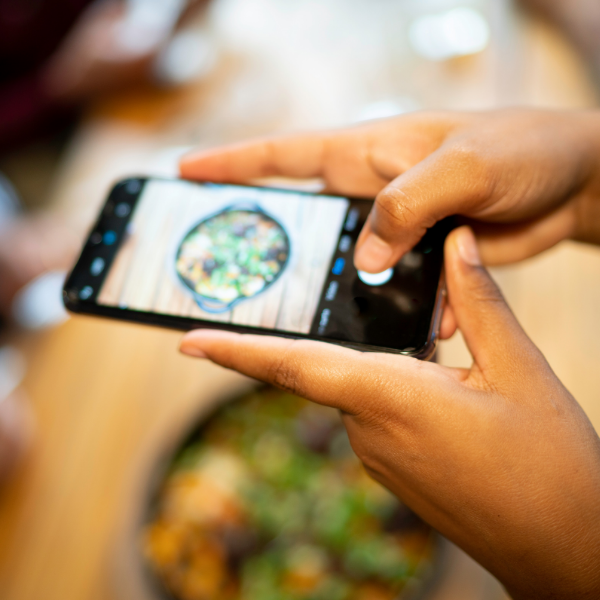 Blog-Main-what-is-influencer-marketing-for-restaurants