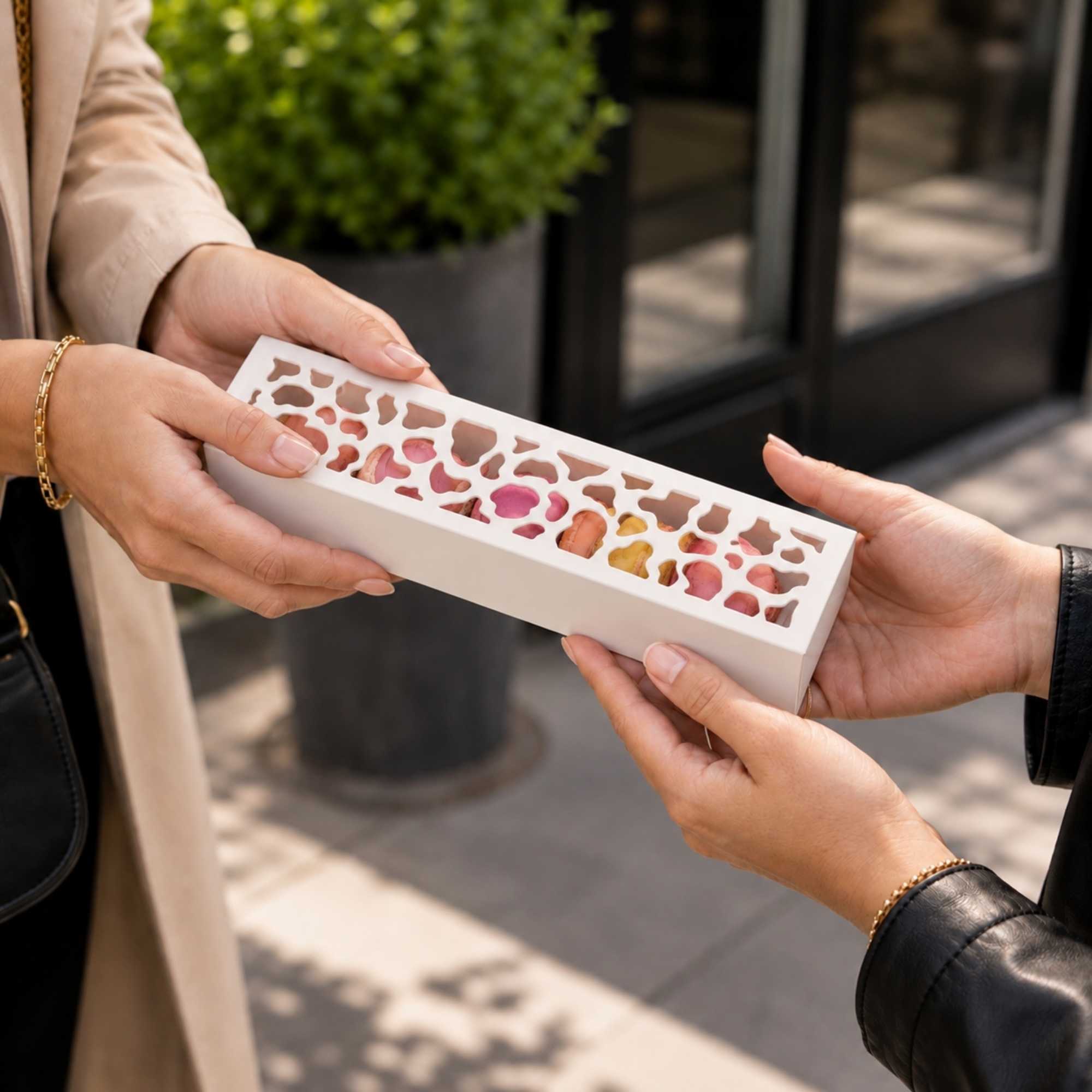 Sentiero Rectangle White Paper Macaron Box - Holds 5 Macarons - 10" x 2 1/4" x 1 1/2" - 100 count box