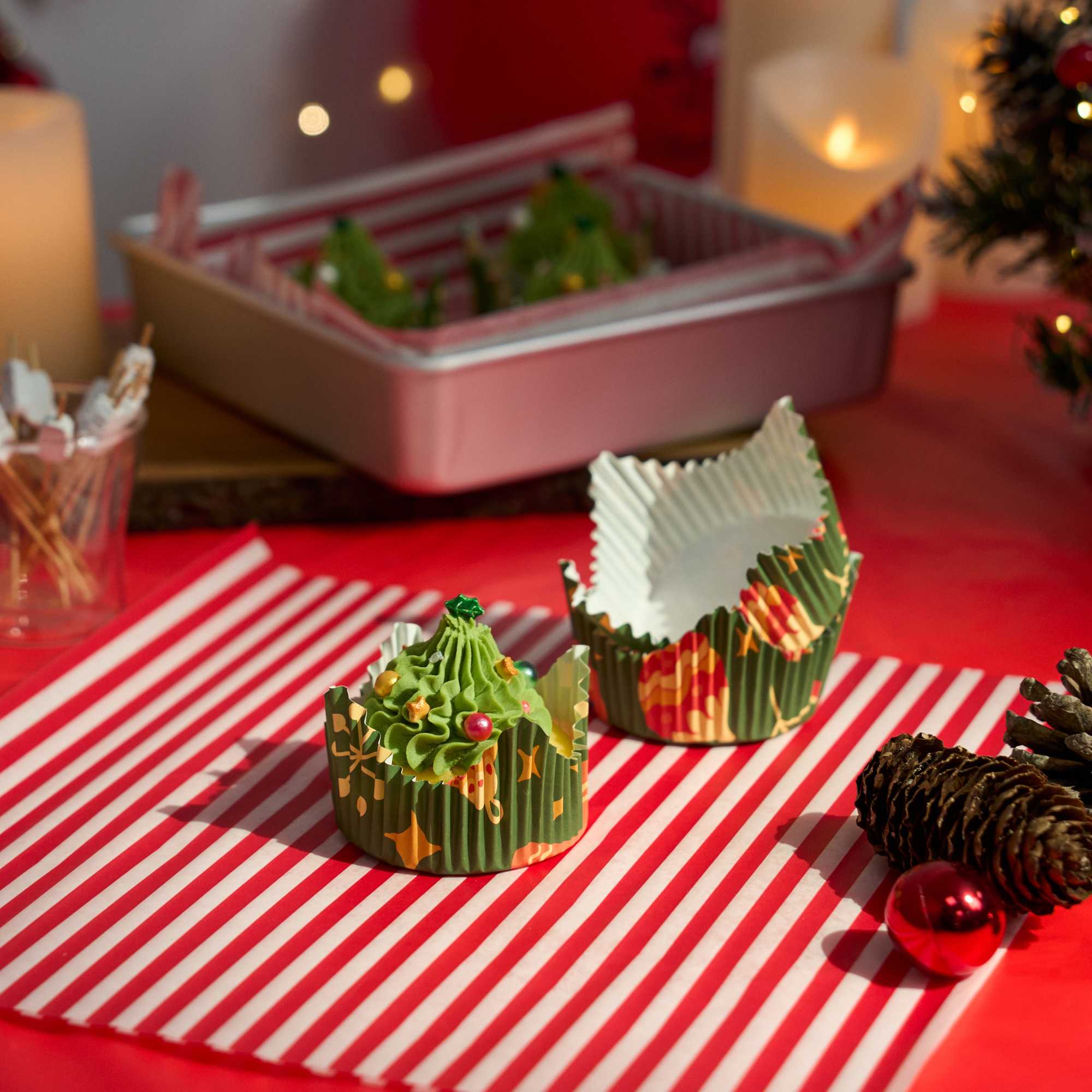 Panificio 4 oz Petal Paper Baking Cup - Christmas, Ridged, Greaseproof - 2" x 2" x 2" - 4000 count box