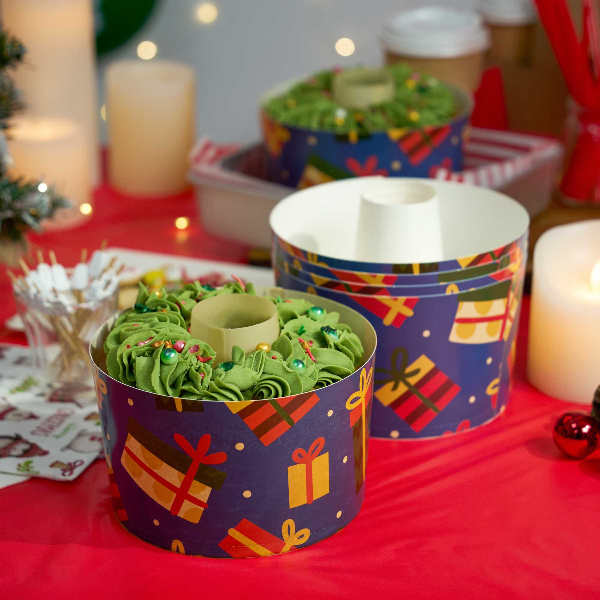 Panificio 53 oz Paper Baking Ring Mold - Christmas, Greaseproof - 5 3/4" x 5 3/4" x 3 3/4" - 400 count box