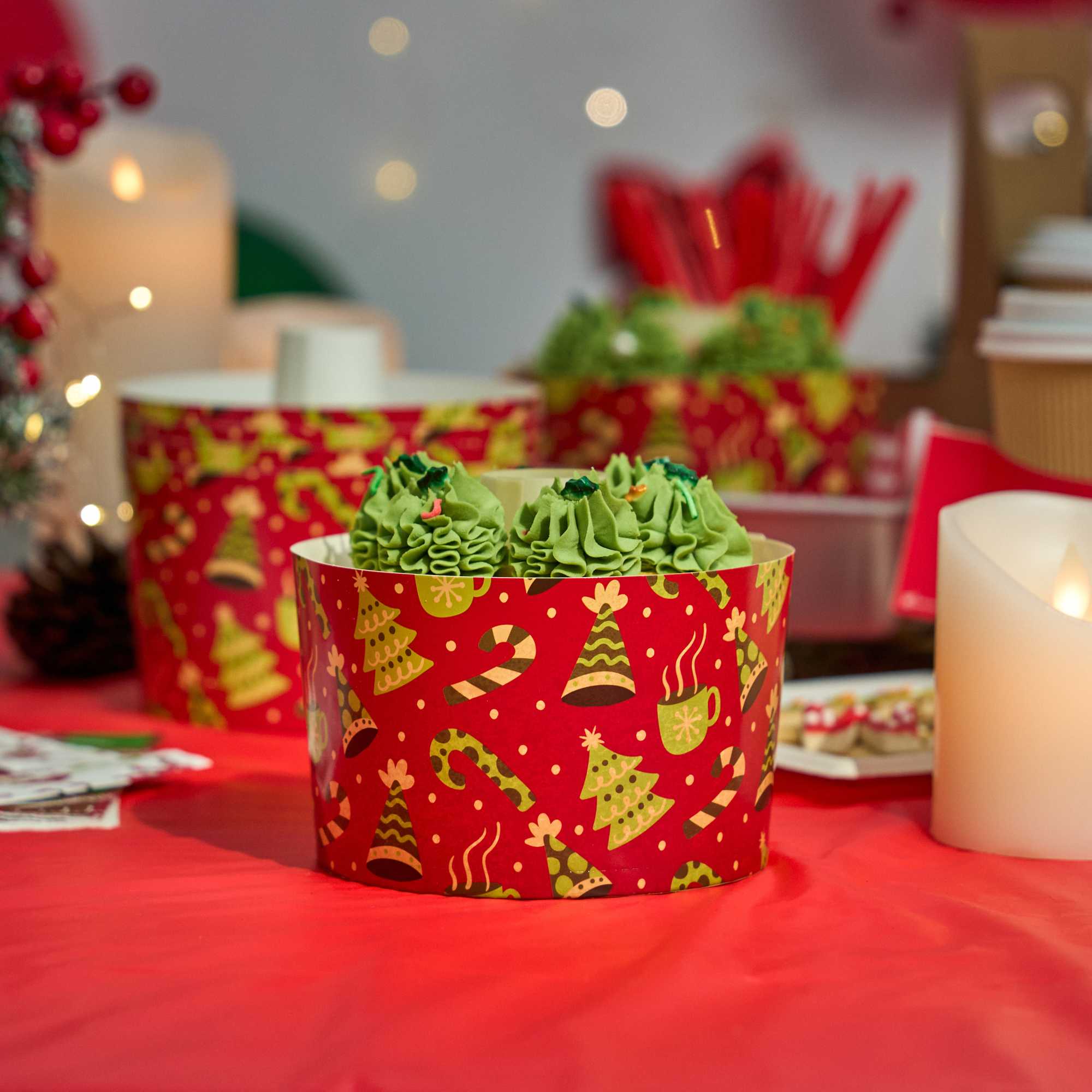 Panificio 38 oz Paper Baking Ring Mold - Christmas, Greaseproof - 5" x 5" x 3 3/4" - 100 count box