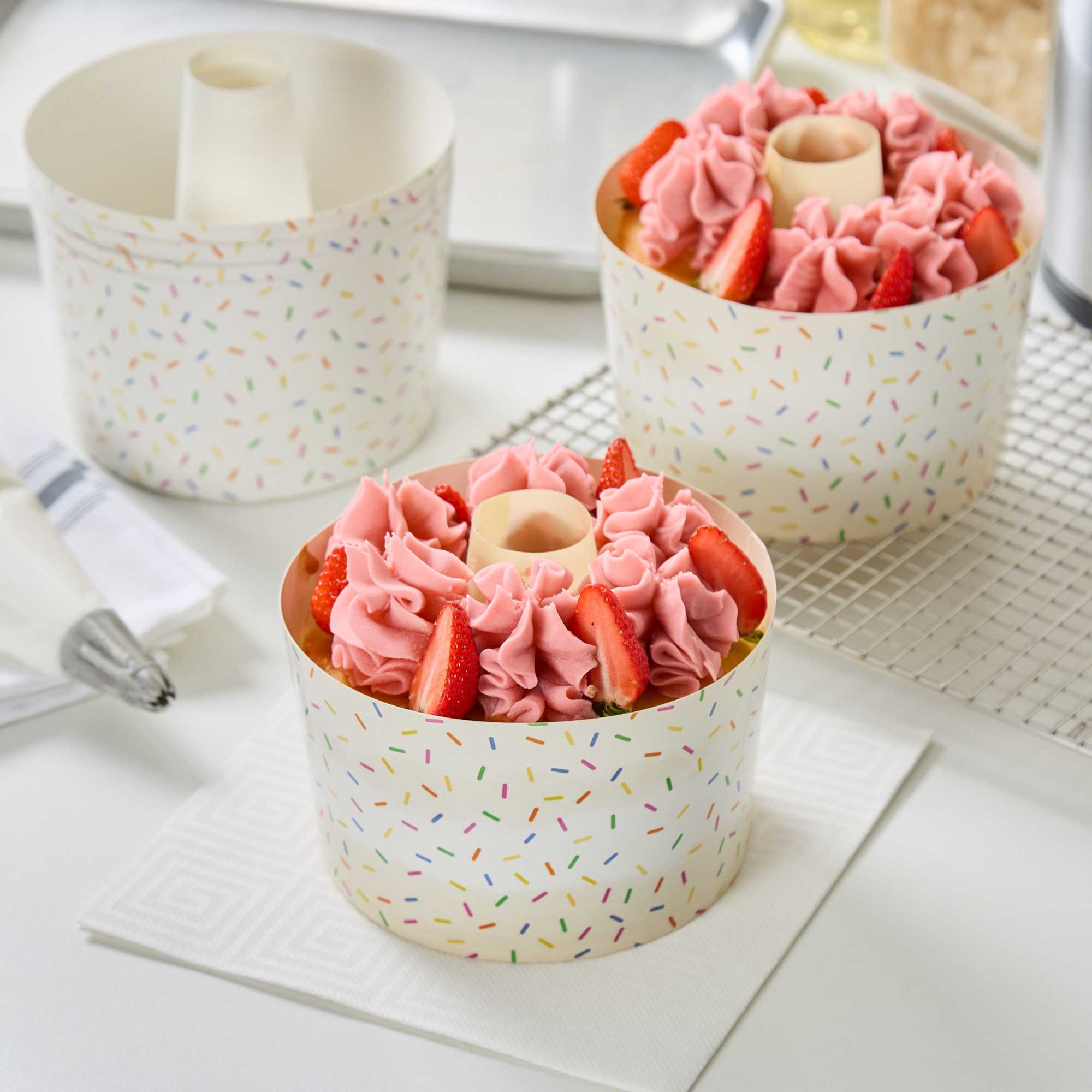 Panificio 38 oz Paper Baking Ring Mold - Colorful Confetti, Greaseproof - 5" x 5" x 3 3/4" - 100 count box