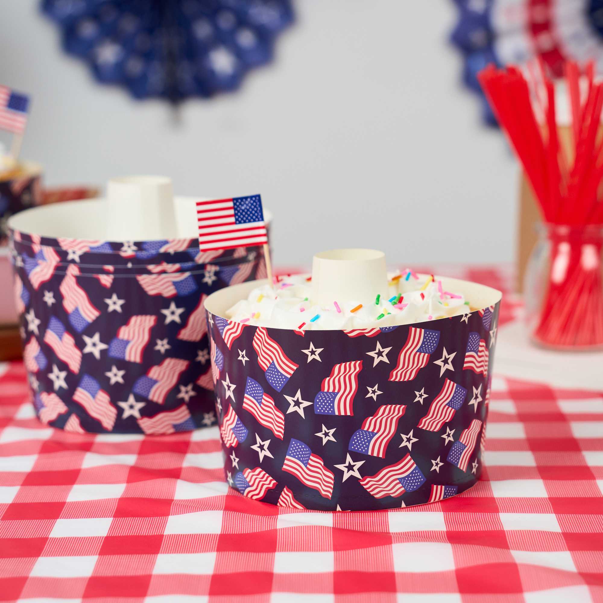 Panificio 38 oz Paper Baking Ring Mold - American Flag, Greaseproof - 5" x 5" x 3 3/4" - 600 count box