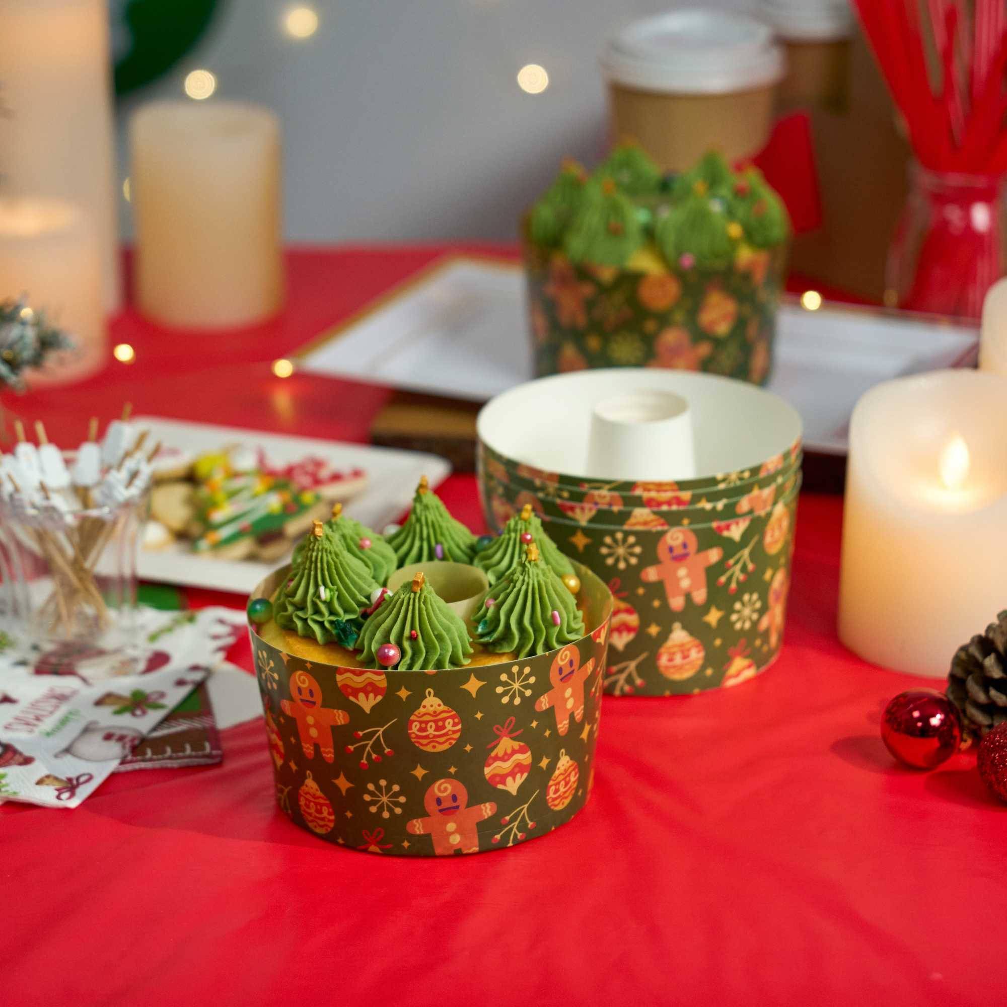 Panificio 22 oz Paper Baking Ring Mold - Christmas, Greaseproof - 4 1/2" x 4 1/2" x 2 3/4" - 100 count box