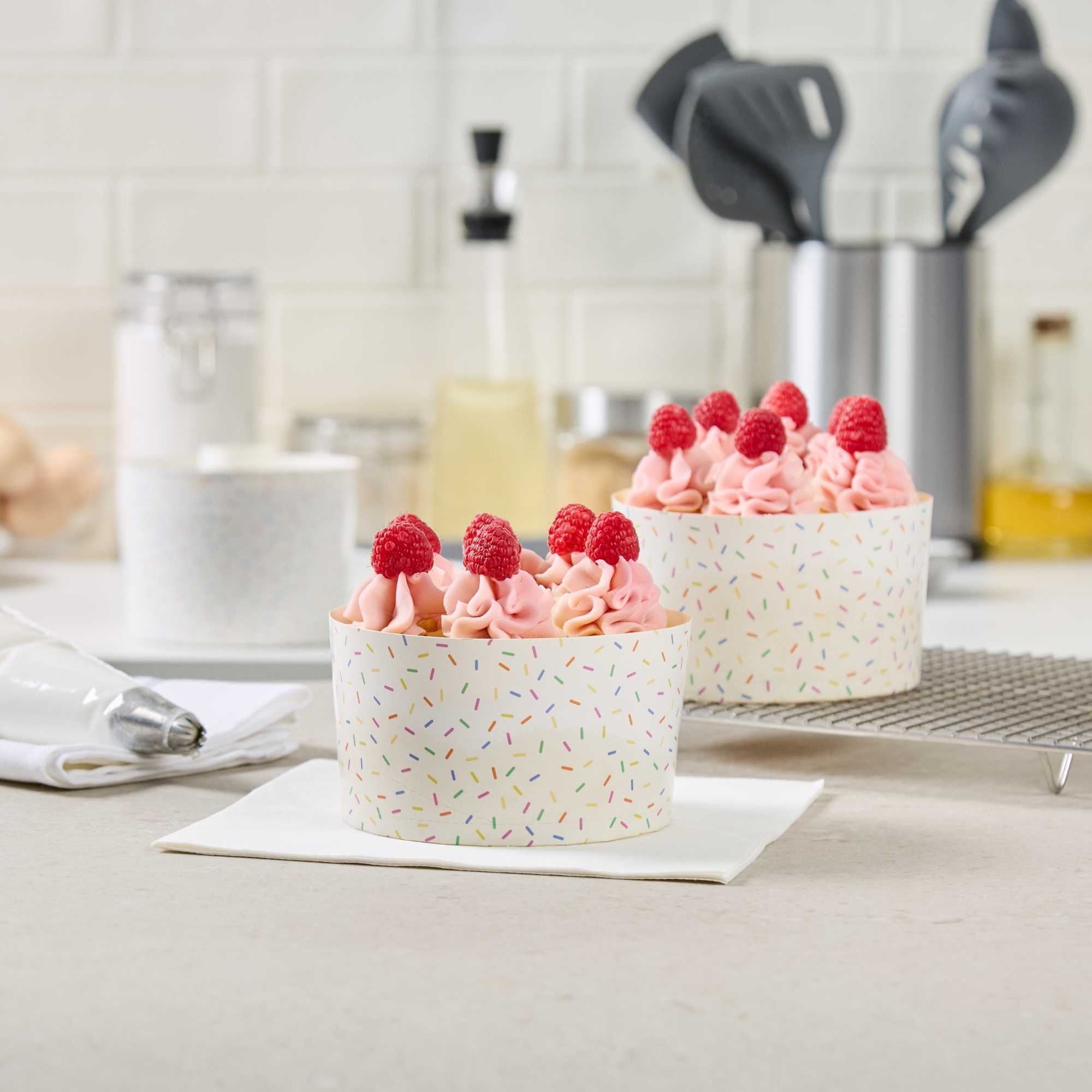 Panificio 22 oz Paper Baking Ring Mold - Colorful Confetti, Greaseproof - 4 1/2" x 4 1/2" x 2 3/4" - 100 count box