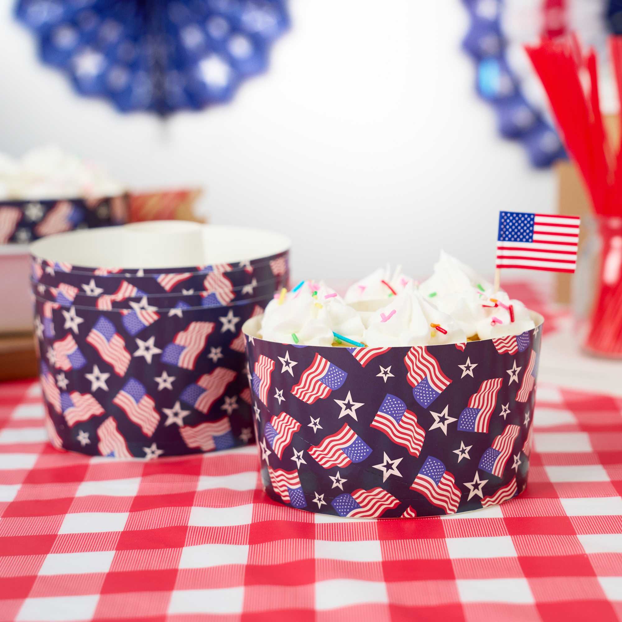 Panificio 22 oz Paper Baking Ring Mold - American Flag, Greaseproof - 4 1/2" x 4 1/2" x 2 3/4" - 100 count box