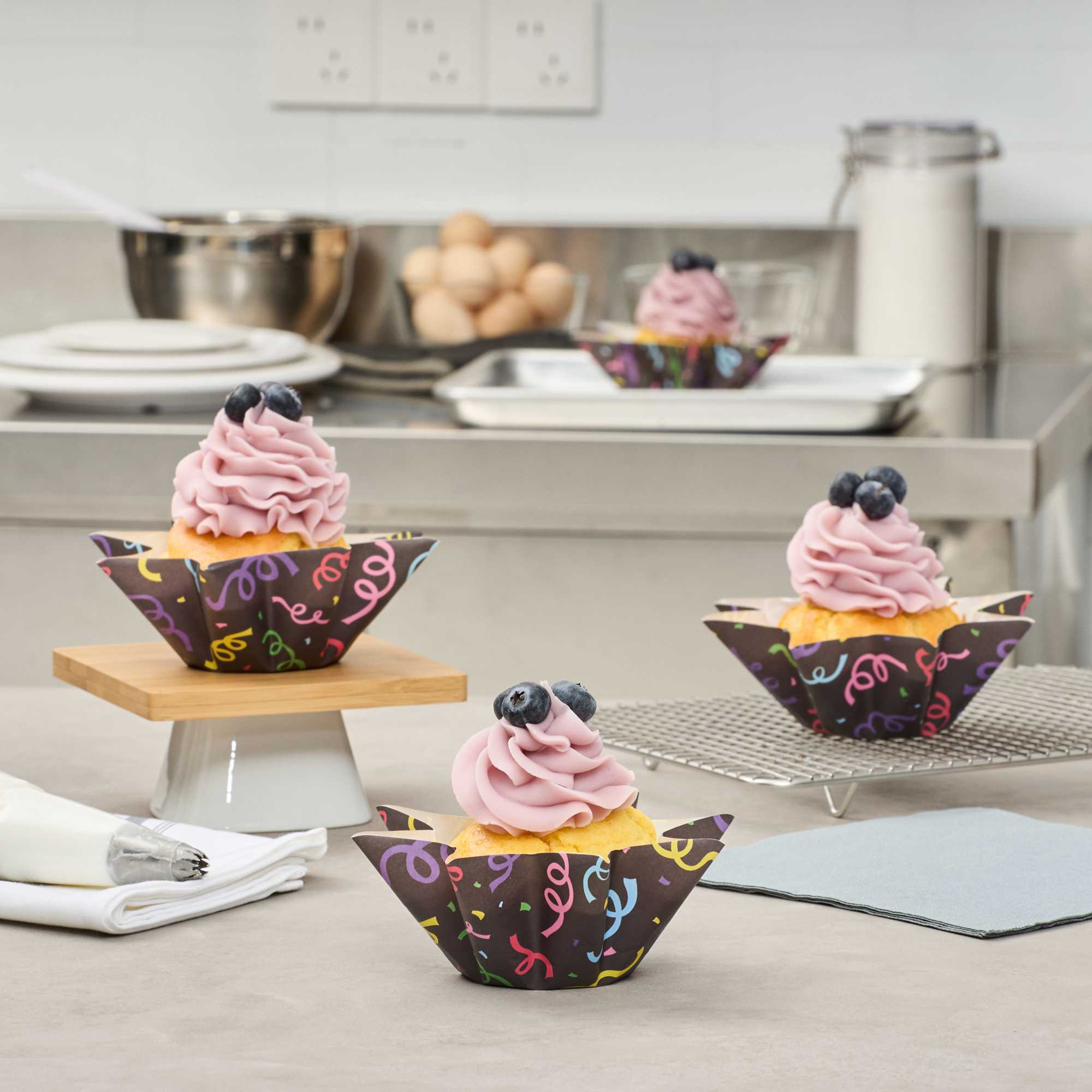 Panificio 10.2 oz Octagon Paper Baking Cup - Colorful Streamers, Greaseproof - 2 1/4" x 2 1/4" x 2 1/4" - 4000 count box