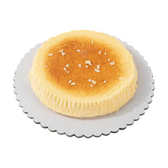 Pastry Tek Round White Cake Board - Scalloped Edge - 10