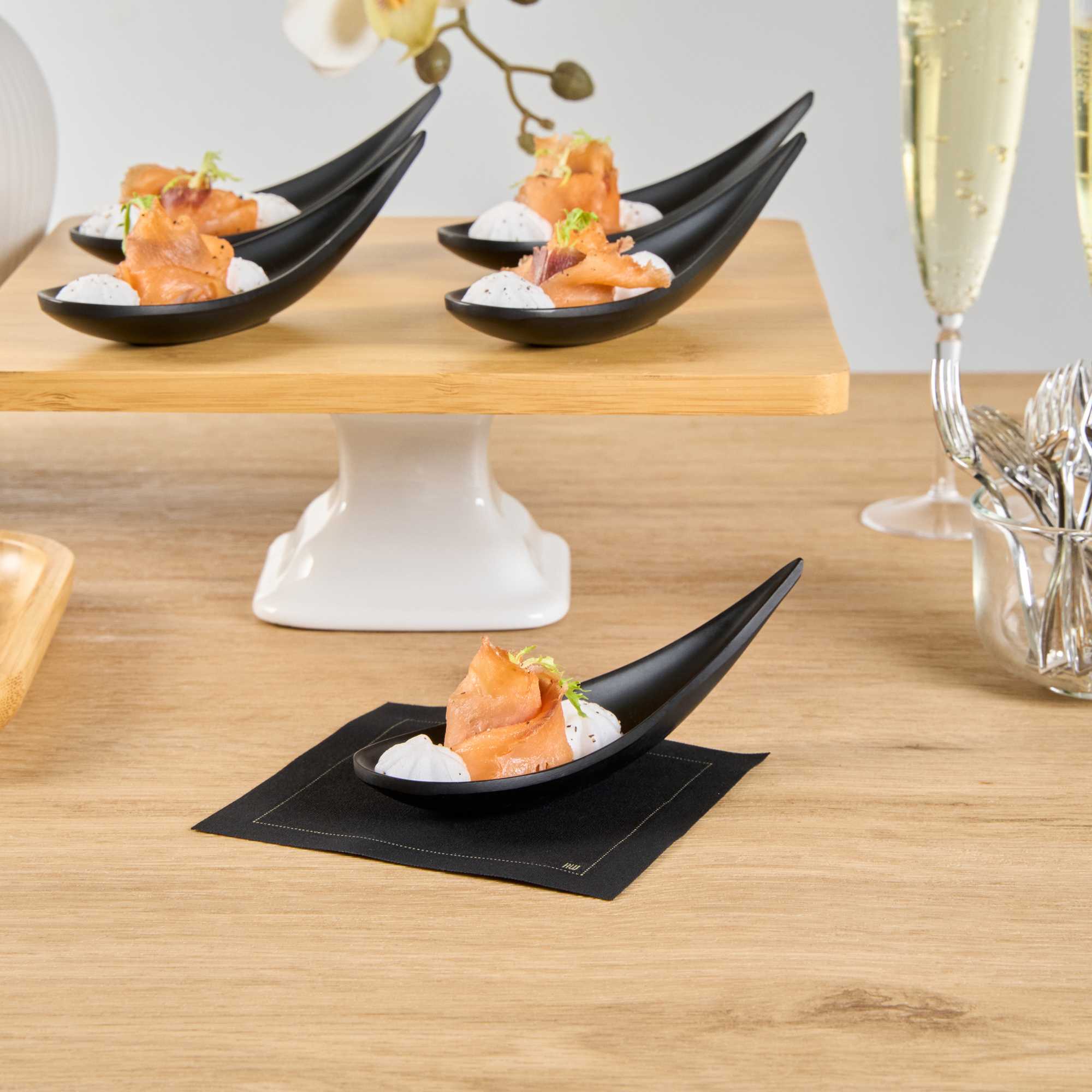 Voga Teardrop Black Melamine Tasting Spoon - Japonais, Moderna - 4 1/4" x 1 3/4" x 1 3/4" - 10 count box