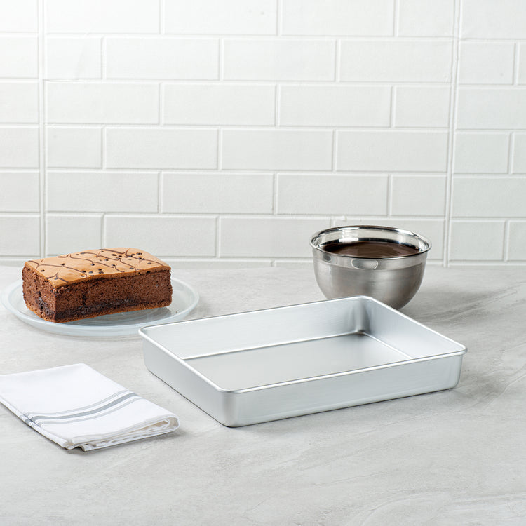 Met Lux Rectangle Aluminum Cake Pan 13