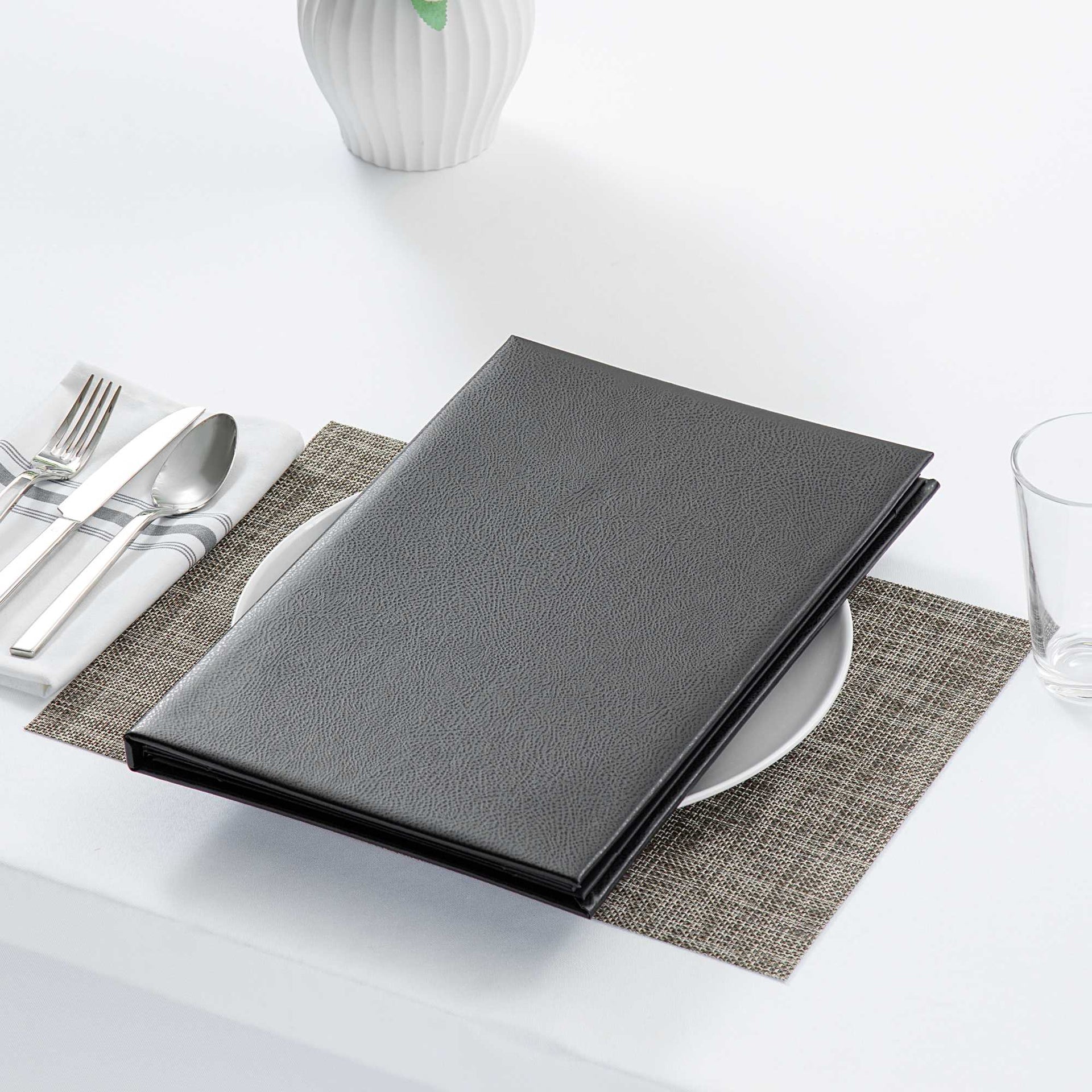 Chef 101 Black Vinyl Menu Booklet - 4-View - 8 1/2" x 14" - 1 count box