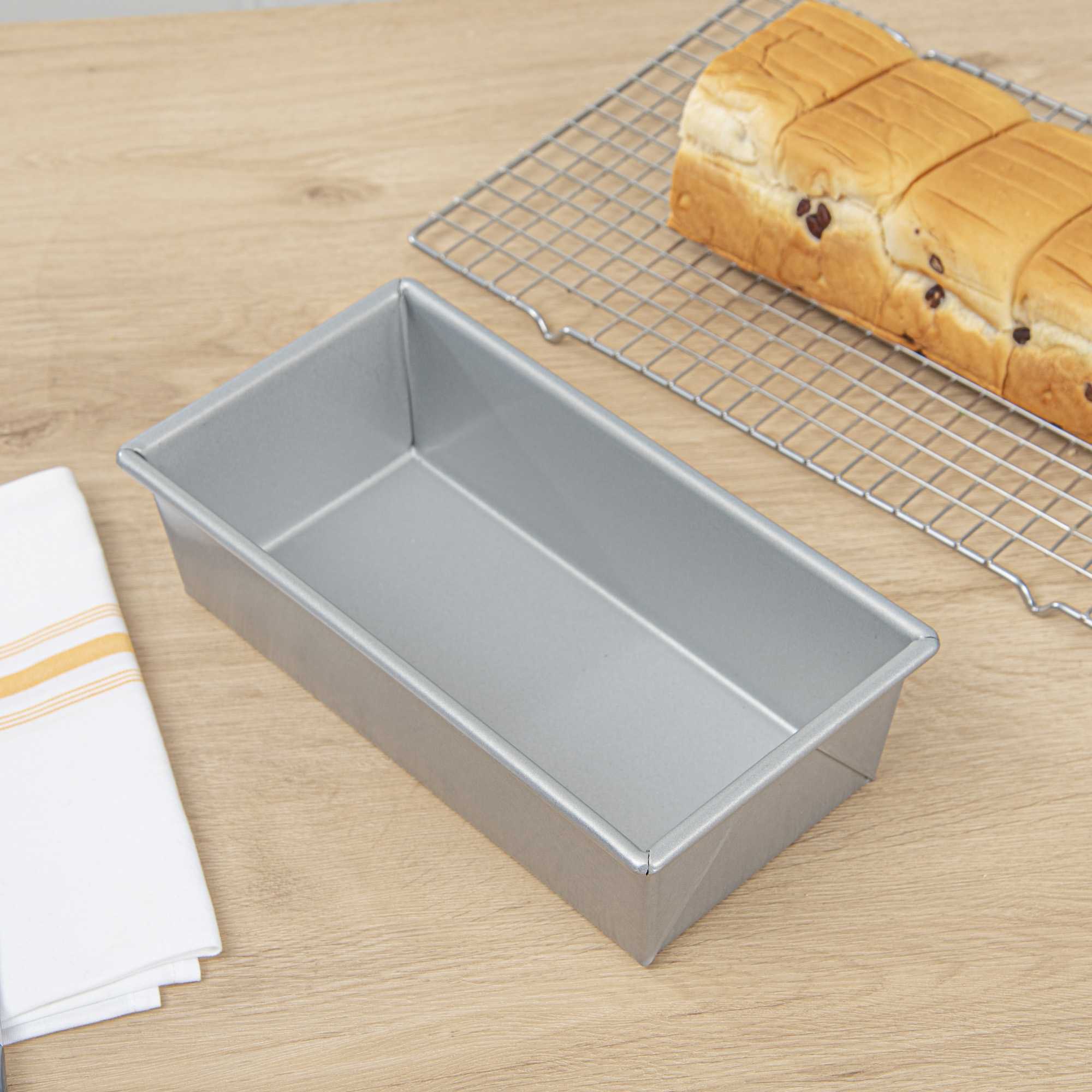 Pastry Tek 1.5 lb Glazed Aluminized Steel Bread Loaf Pan - 10 3/4" x 5 1/2" x 3" - 24 count box