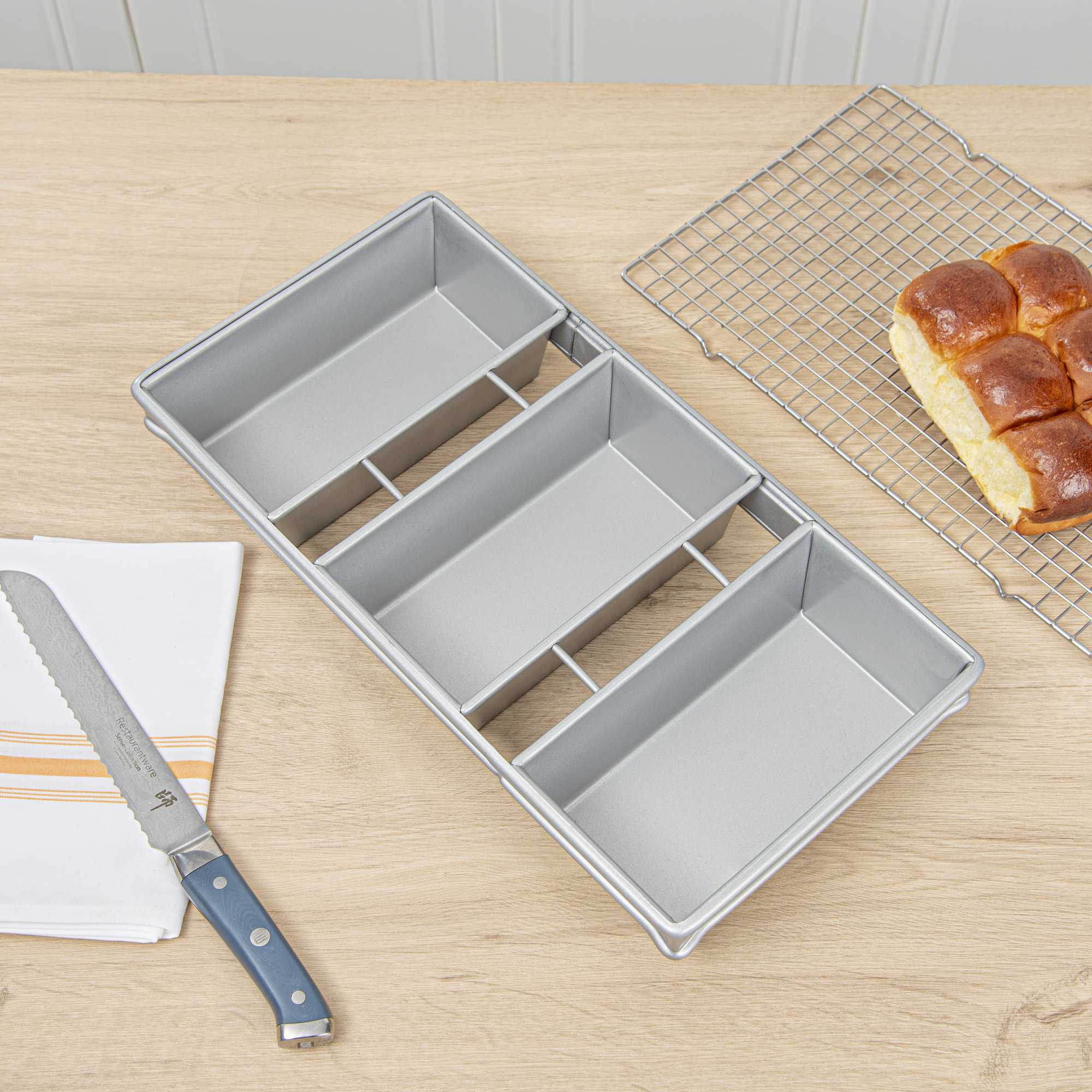 Pastry Tek 1 lb Glazed Aluminized Steel Bread Loaf Pan - 3 Strap - 17 3/4" x 9 1/4" x 3" - 6 count box